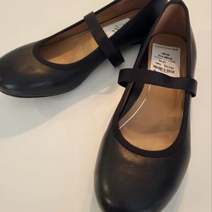Vionic Black flats size 8.5